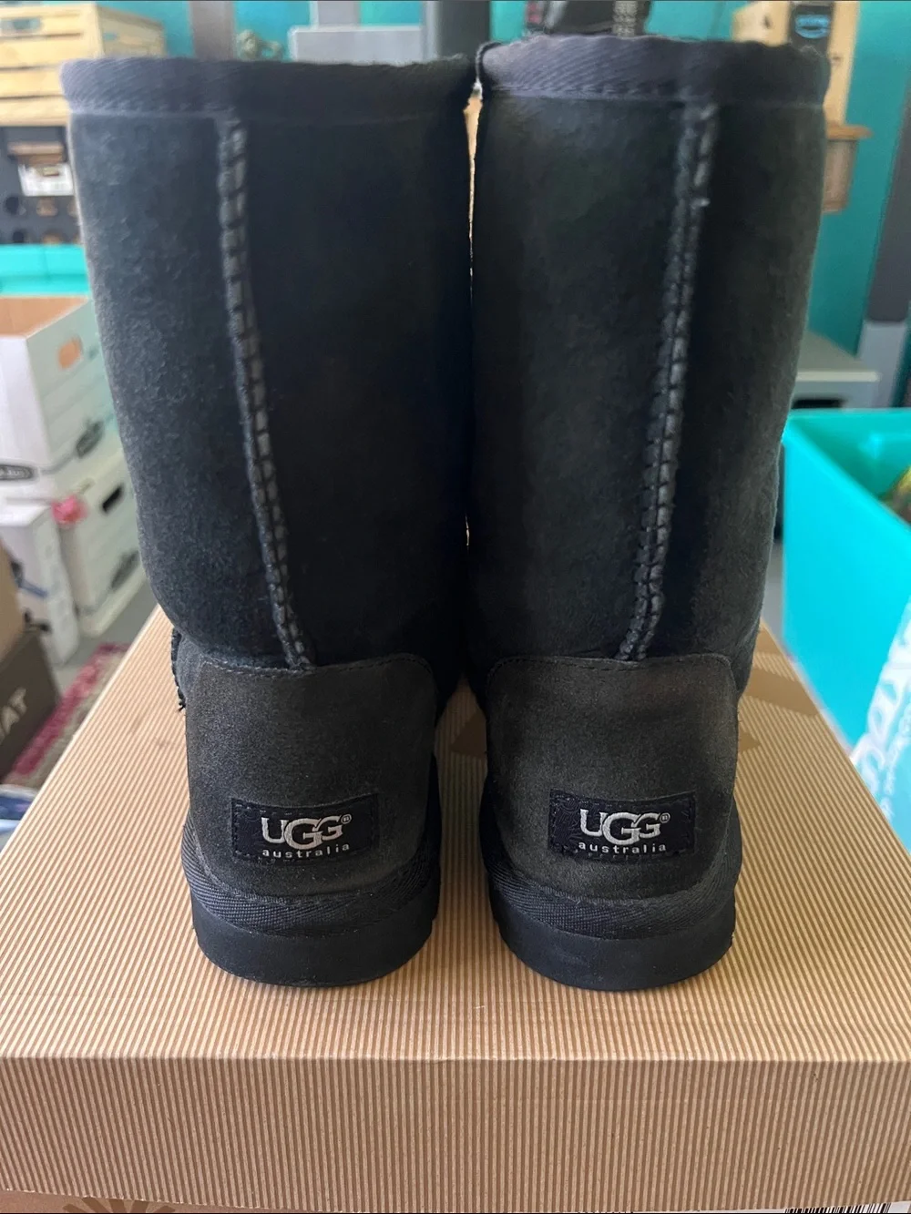 UGG Women’s Classic Short Boot Black, 8